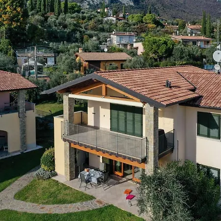8 Garden Vistalago *